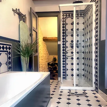 Tour St Sauveur Apartment *