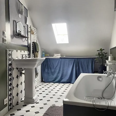Apartament Tour St Sauveur