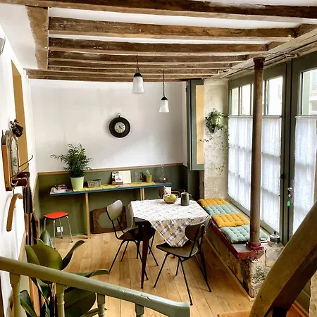Tour St Sauveur Apartament *