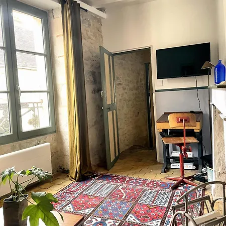 Tour St Sauveur Apartament *